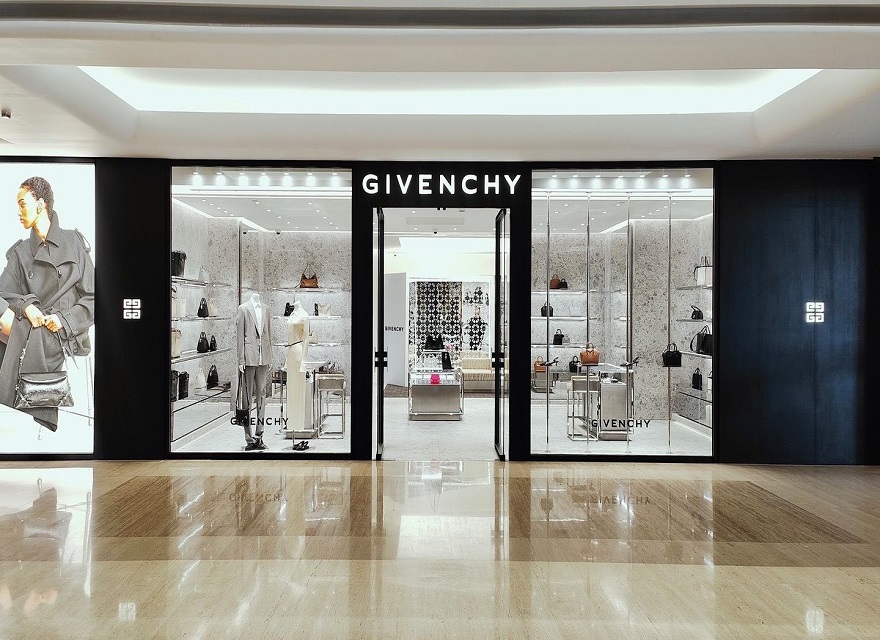 Image 40: GIVENCHY