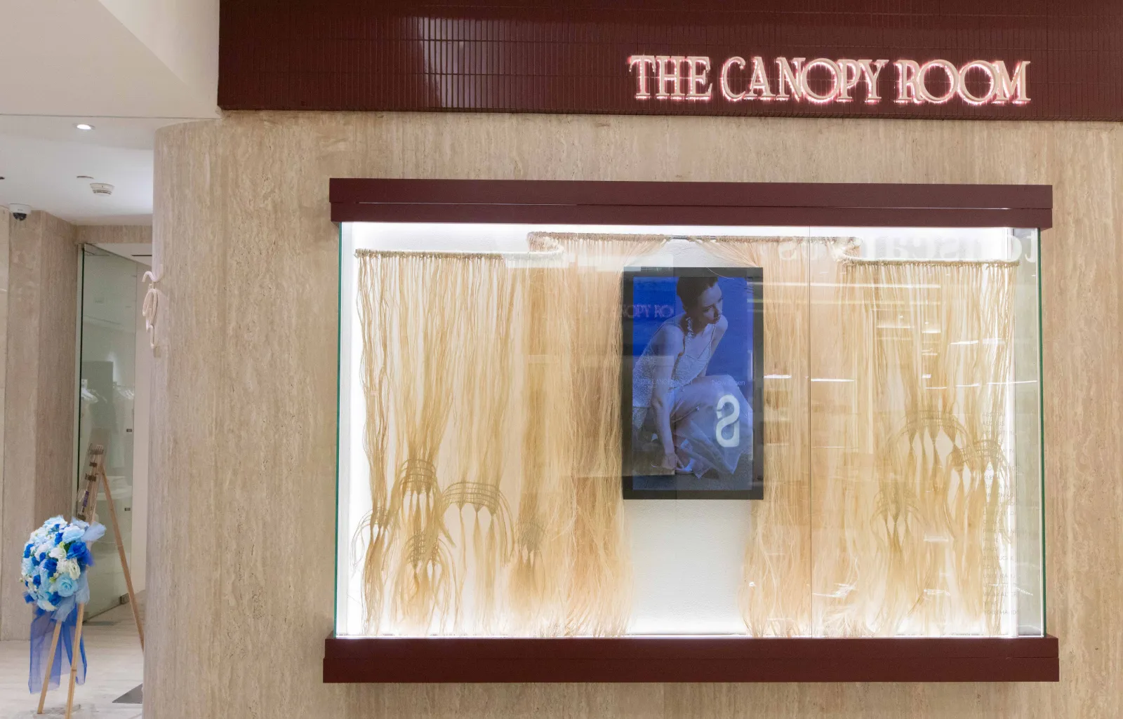 THE CANOPY ROOM